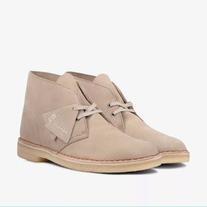 Clark’s Classic Desert Boots in Sand Sz. 8